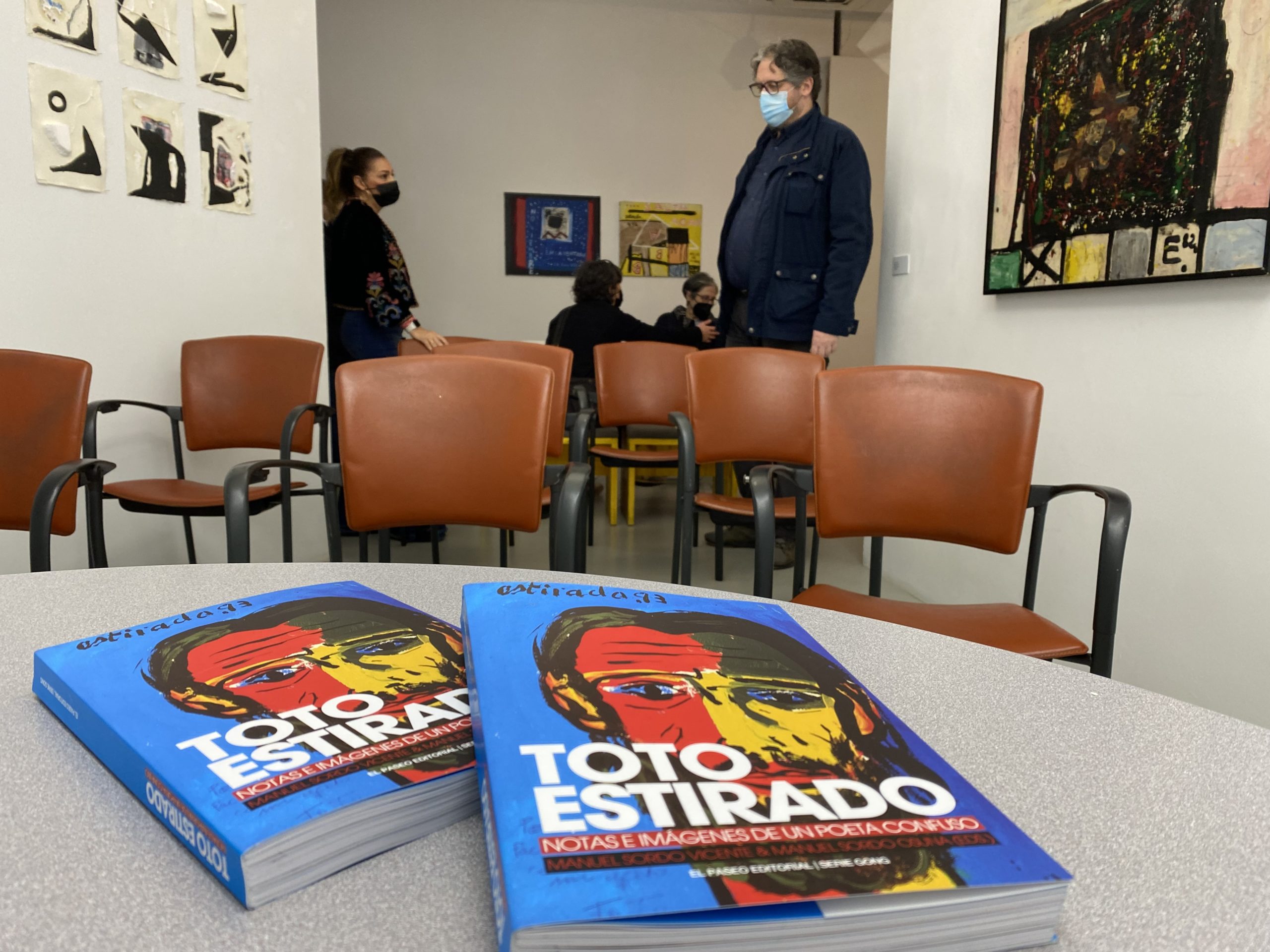 Presentado el libro ‘Toto Estirado. Notas e imágenes de un poeta confuso’ en pie.fmc